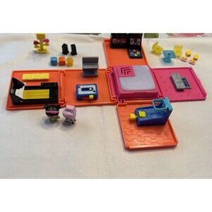 My Mini Mixie Q's Neon Arcade Playset & Accessories  Complete Set Collectible